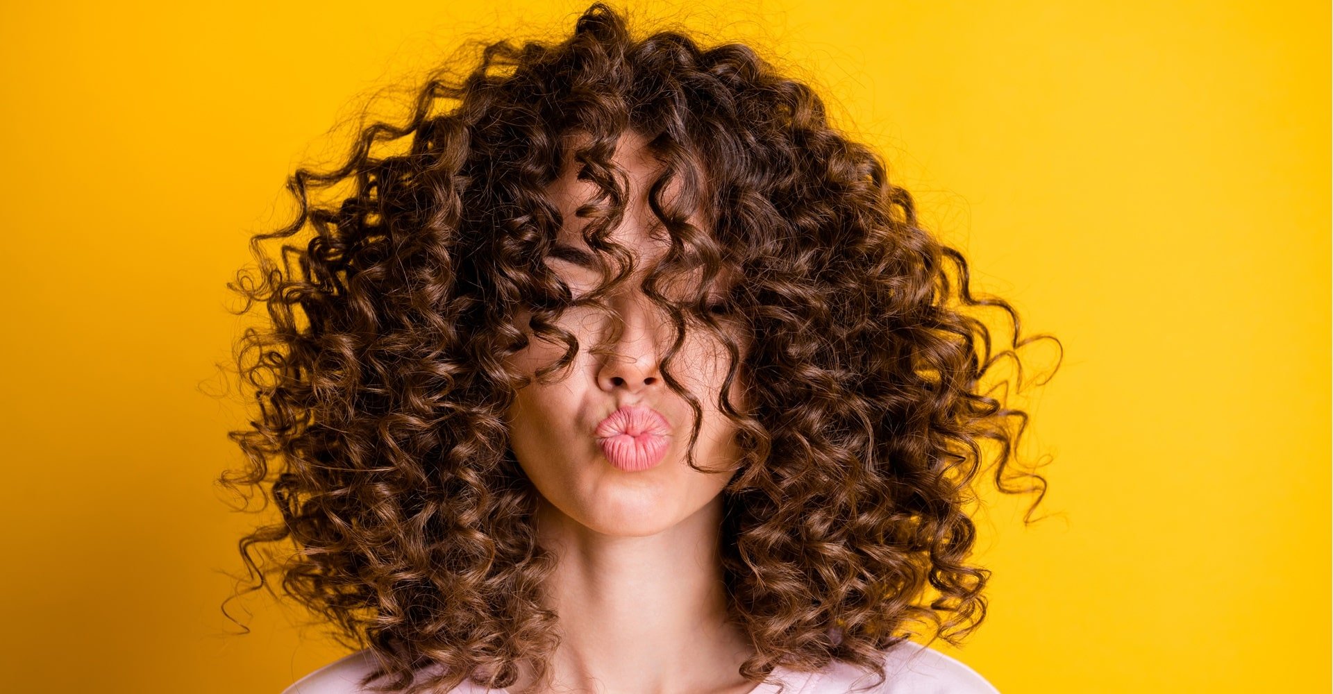 Como cachear cabelo liso? Veja 7 técnicas que vão garantir os cachos -  Cabelo bom é o meu
